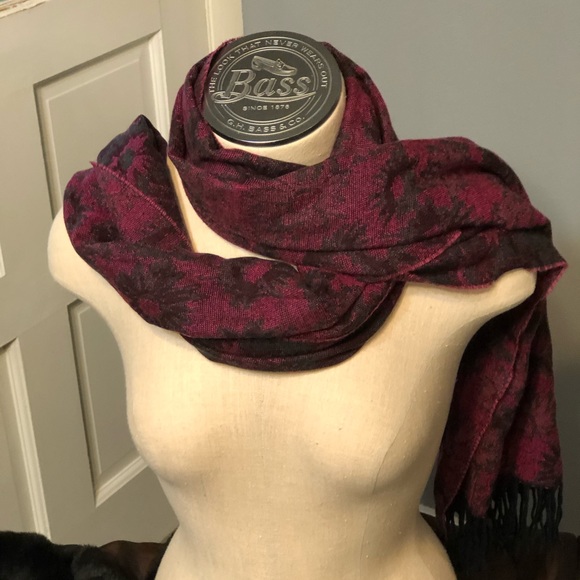Gorgeous New Scarf - Picture 5 of 8